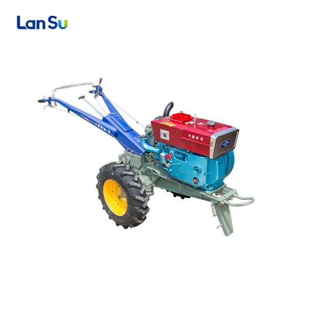 Plimbare cu două roți în spatele tractorului